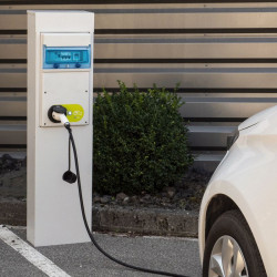 Borne de recharge pour véhicule électrique 3.7kW Connectée WIFI